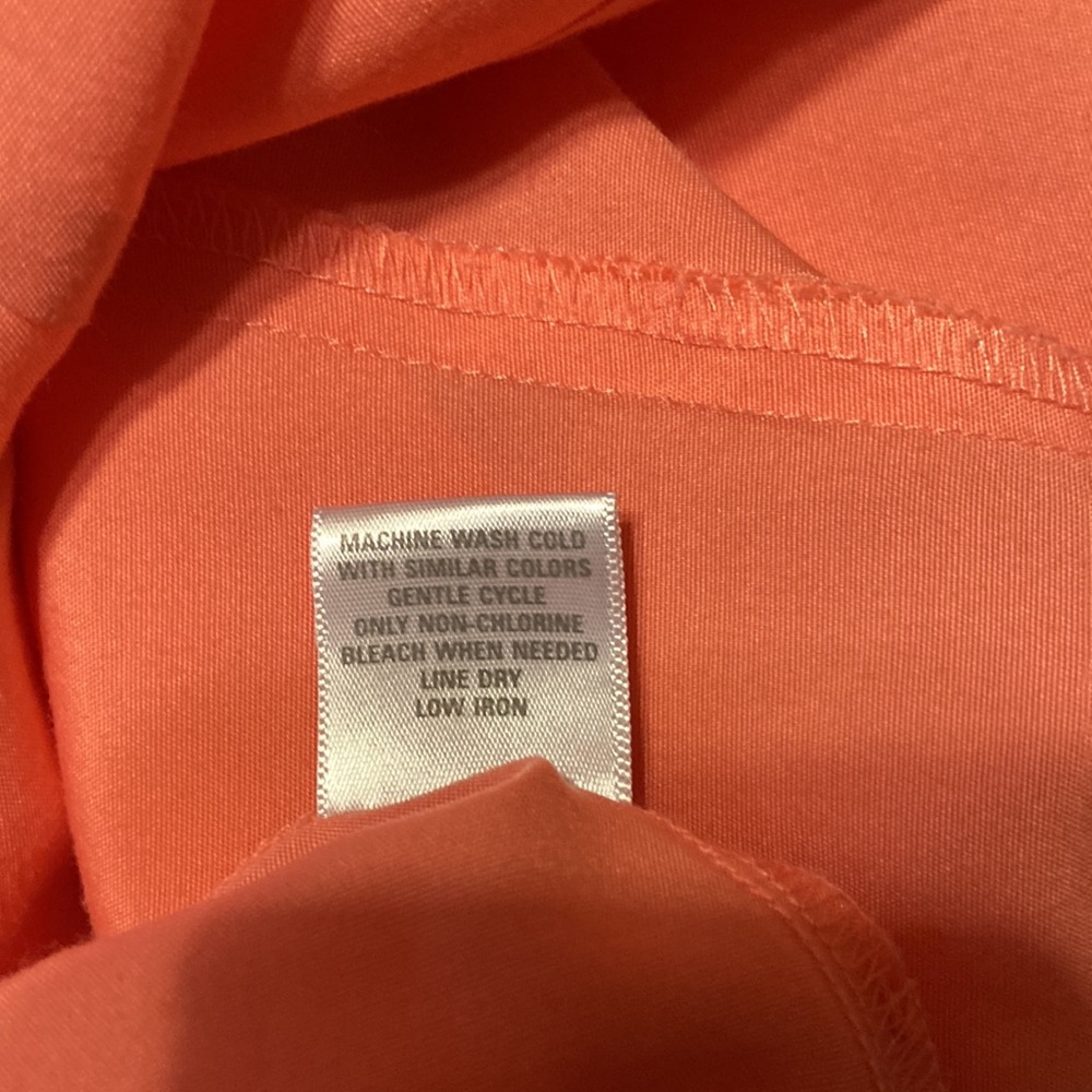 Dressbarn. Button front blouse. Excellent condition. - Picture 6 of 6